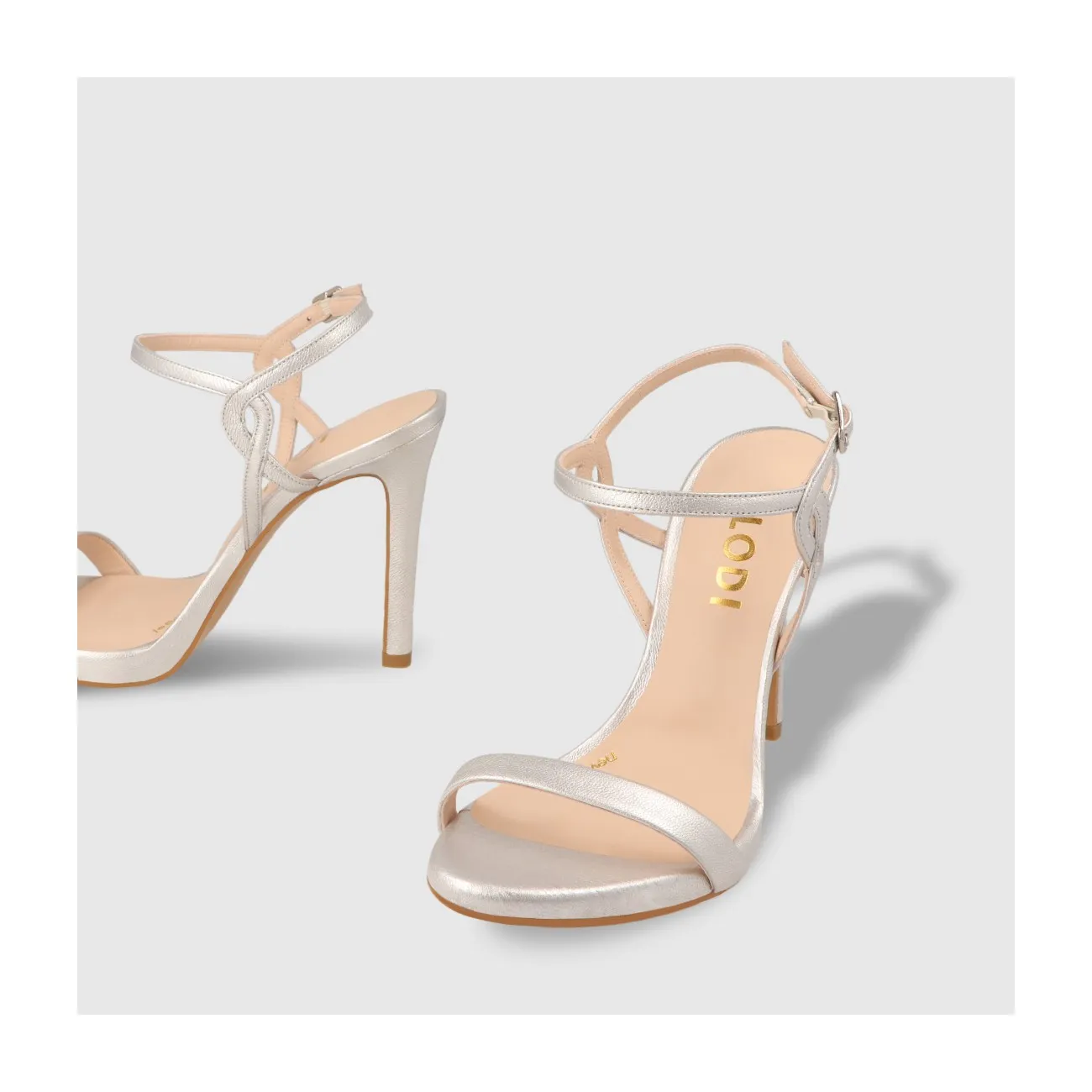 Sandale Cannes en cuir argenté avec détail ovale sur le côté | LODI Chaussures pour femmes en ligne