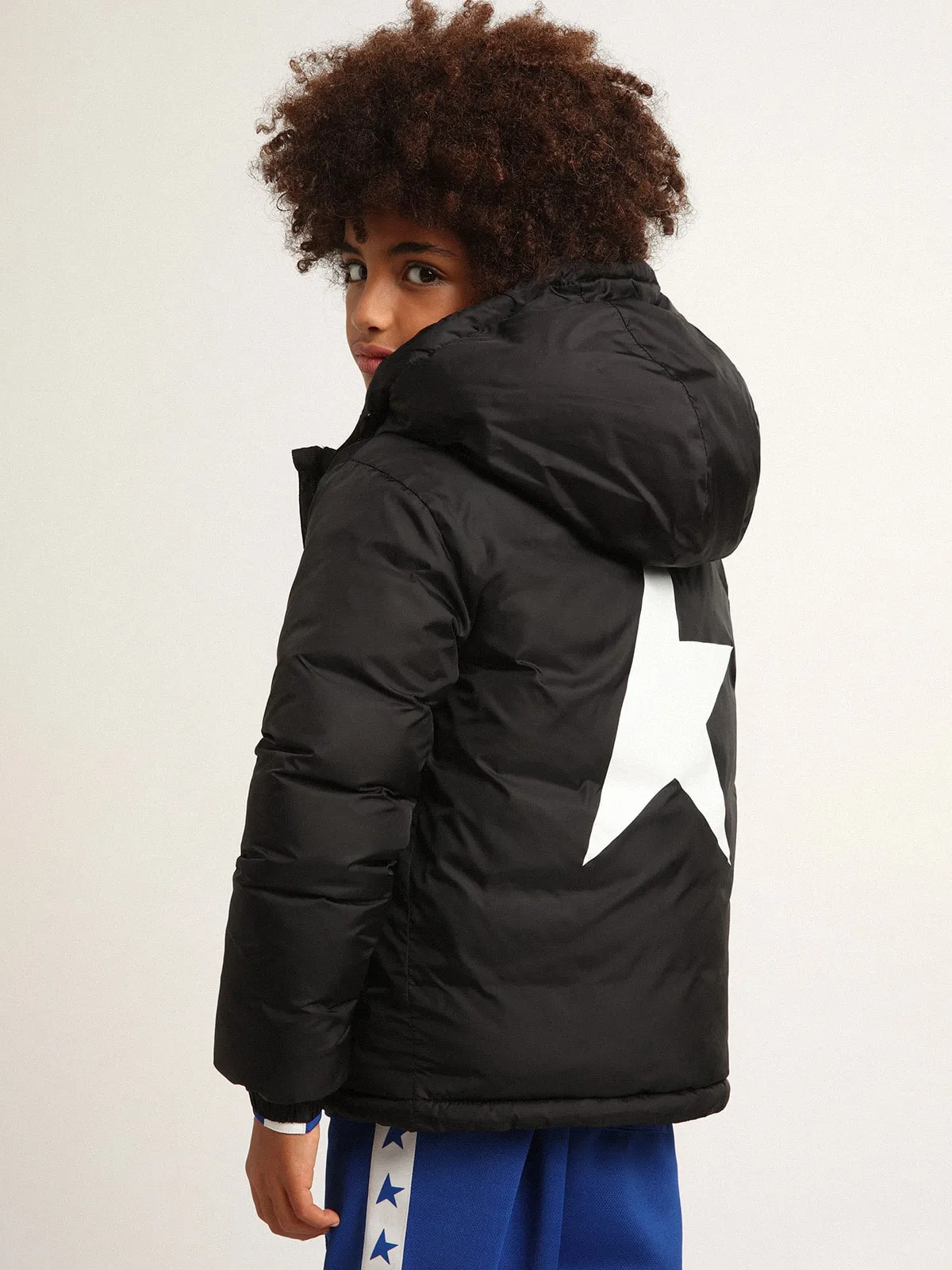 Veste noire à capuche et grande étoile au dos | Golden Goose